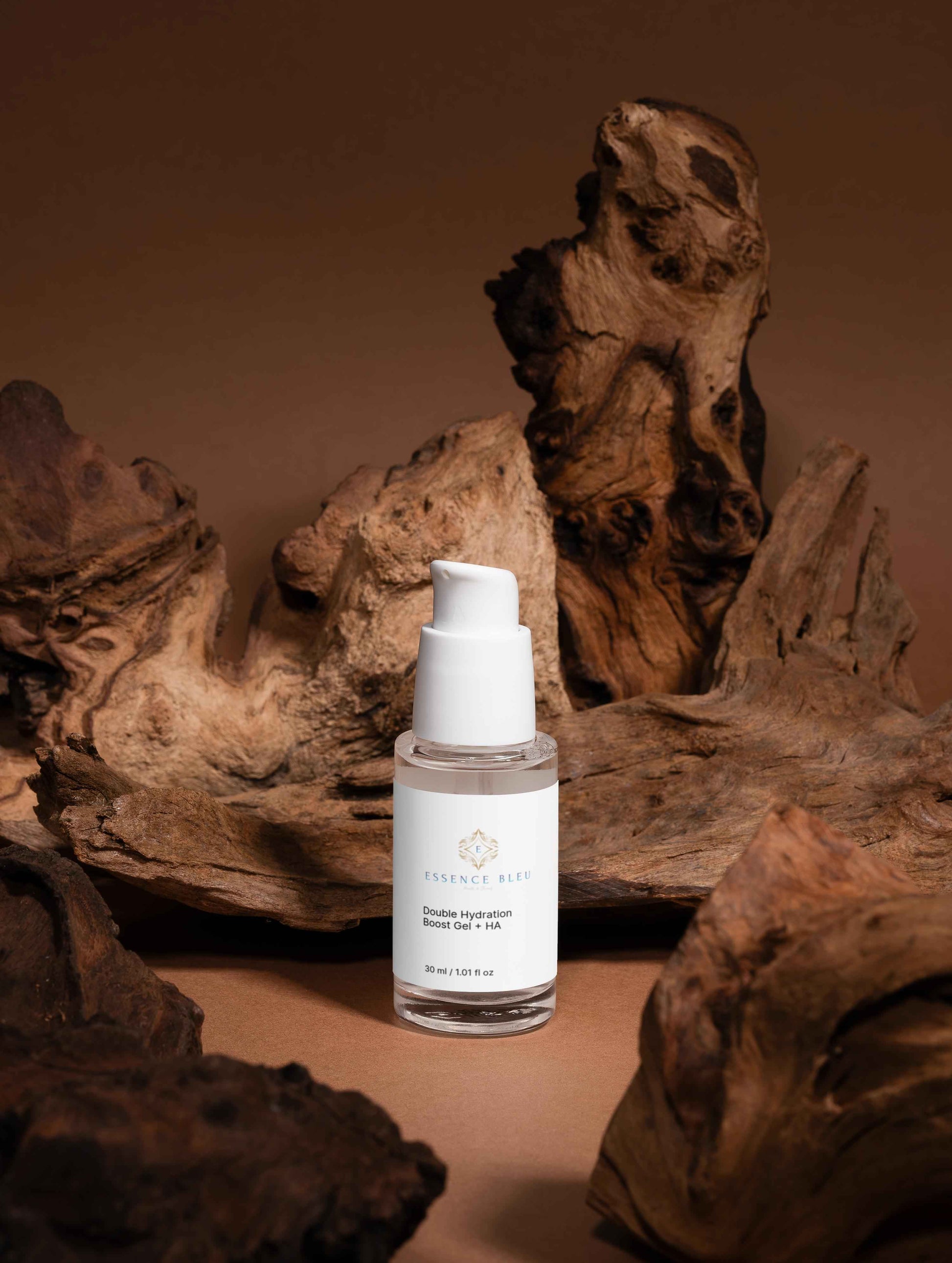 Double Hydration Gel with Hyaluronic Acid and PCA for Intense Moisture - Essence Bleu