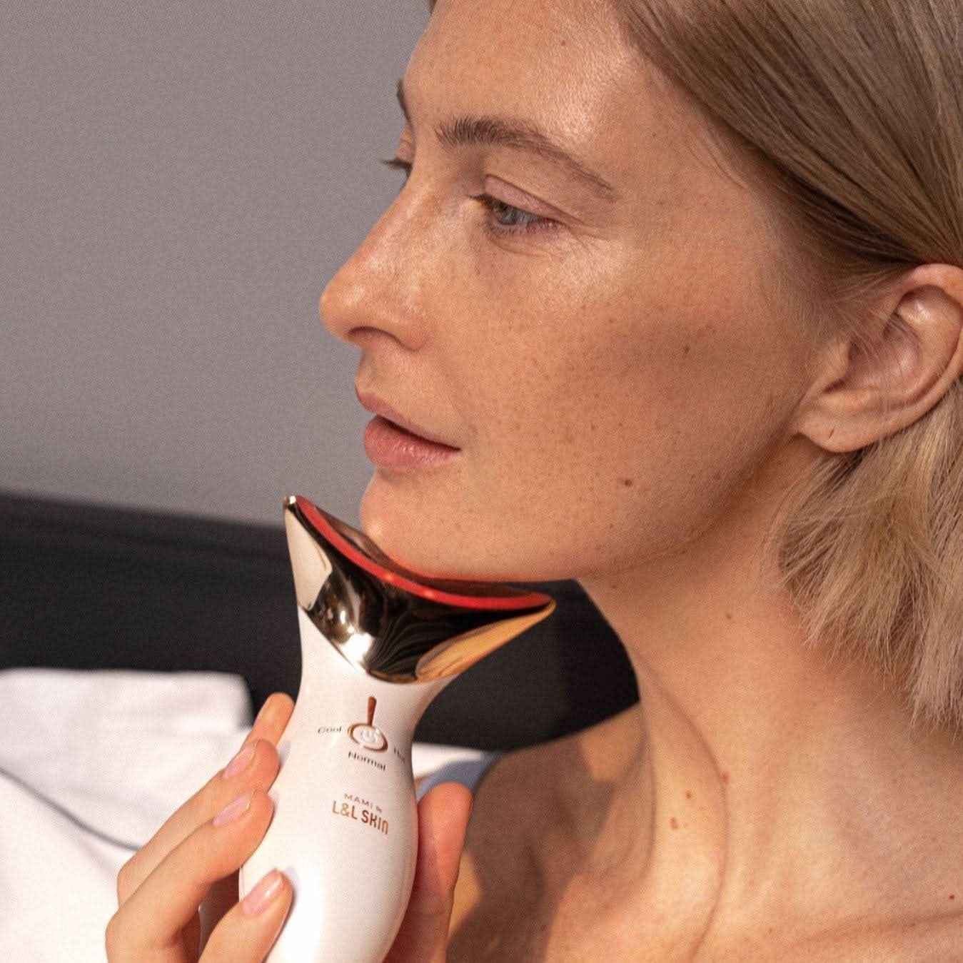MAMI 4-in-1 LED Facial Massager | Hot & Cold Therapy with Vibration for Anti-Aging, Sculpting & Acne - Essence Bleu